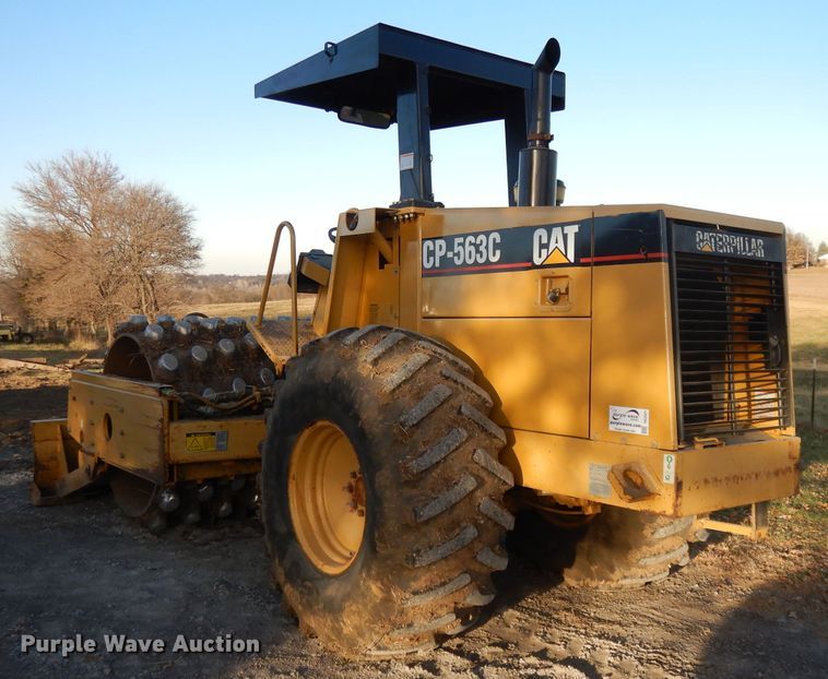 image for item DE2527 1996 Caterpillar CP-563C  vibratory single drum roller