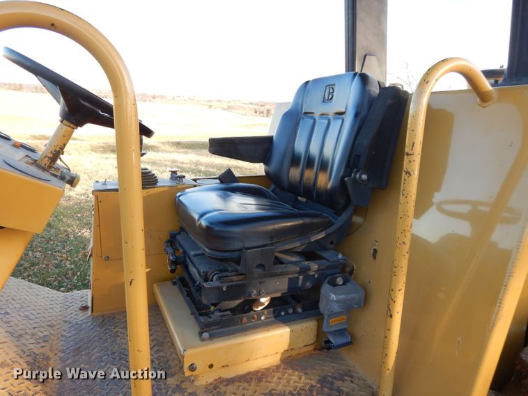 image for item DE2527 1996 Caterpillar CP-563C  vibratory single drum roller