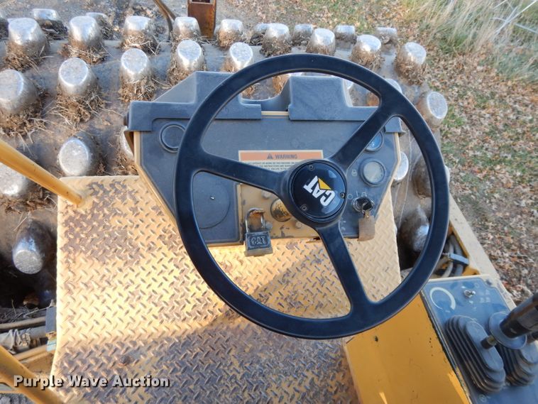 image for item DE2527 1996 Caterpillar CP-563C  vibratory single drum roller