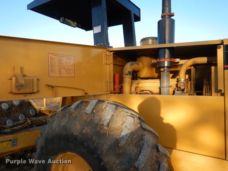 image for item DE2527 1996 Caterpillar CP-563C  vibratory single drum roller