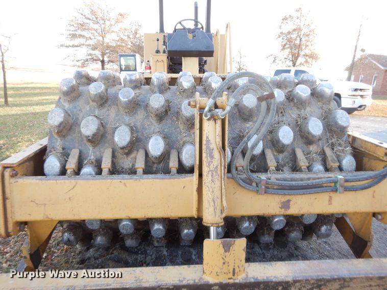 image for item DE2527 1996 Caterpillar CP-563C  vibratory single drum roller