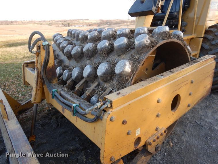image for item DE2527 1996 Caterpillar CP-563C  vibratory single drum roller
