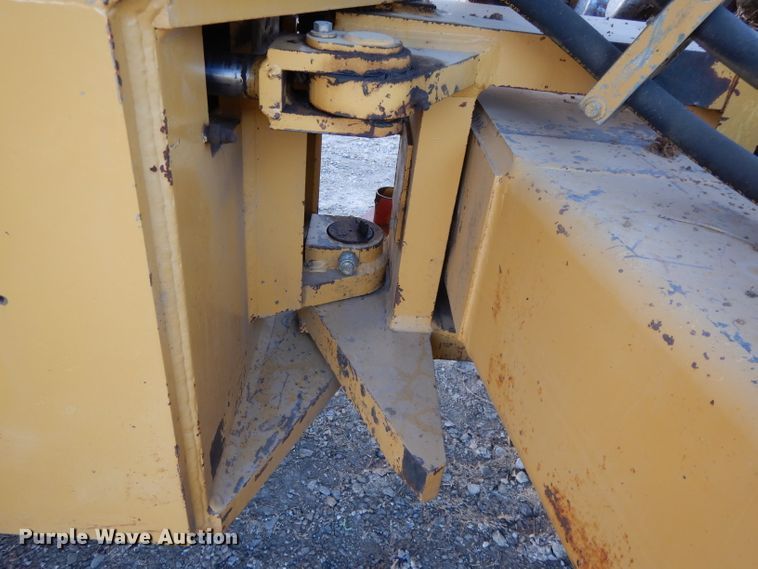 image for item DE2527 1996 Caterpillar CP-563C  vibratory single drum roller