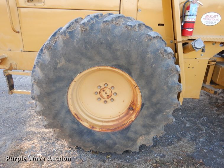 image for item DE2527 1996 Caterpillar CP-563C  vibratory single drum roller