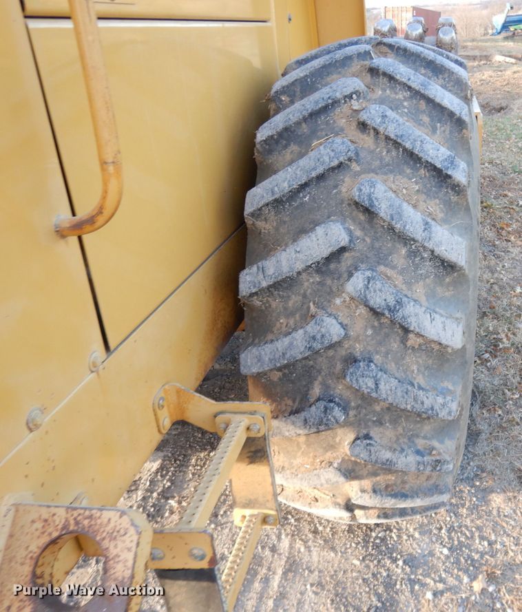 image for item DE2527 1996 Caterpillar CP-563C  vibratory single drum roller