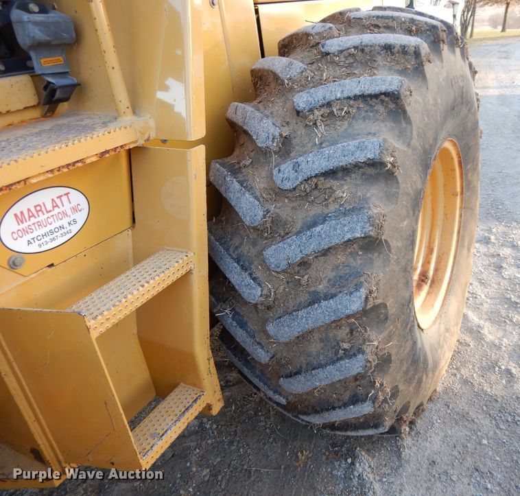 image for item DE2527 1996 Caterpillar CP-563C  vibratory single drum roller