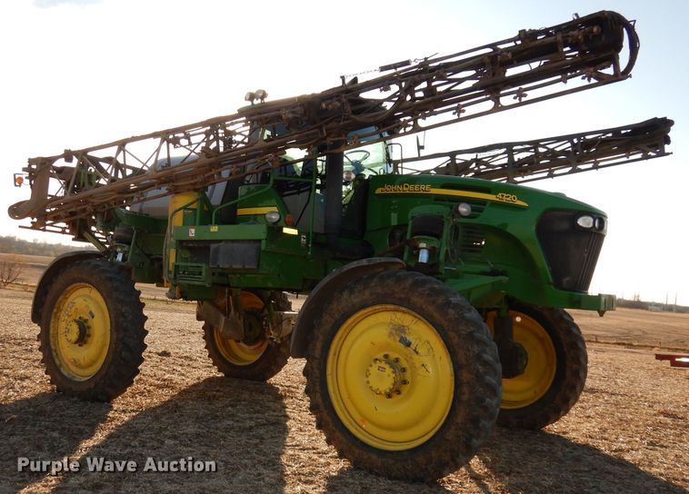 image for item DE2528 2007 John Deere 4720  sprayer