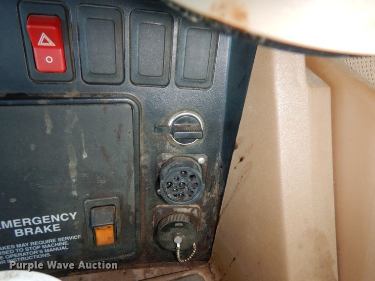 image for item DE2528 2007 John Deere 4720  sprayer