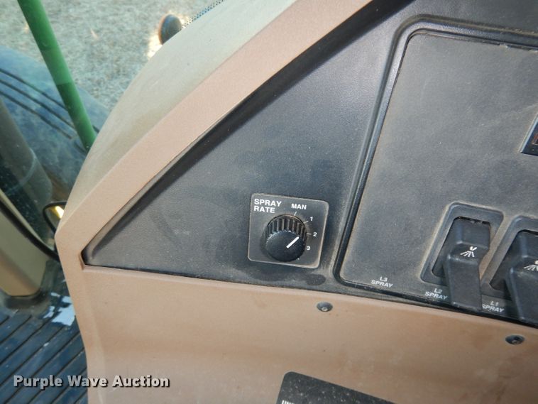 image for item DE2528 2007 John Deere 4720  sprayer