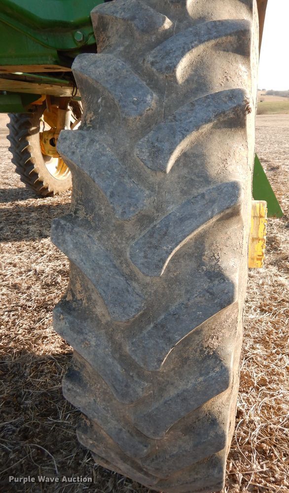 image for item DE2528 2007 John Deere 4720  sprayer