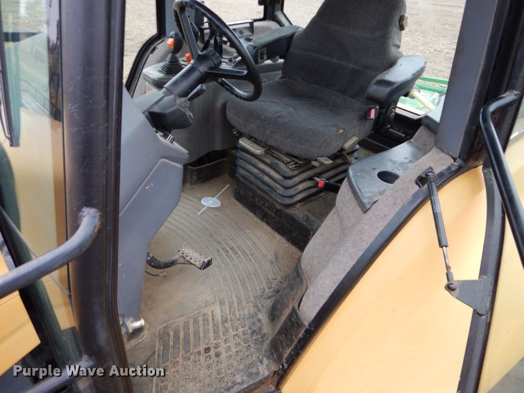 image for item DE2530 1995 Caterpillar Challenger 45  tractor
