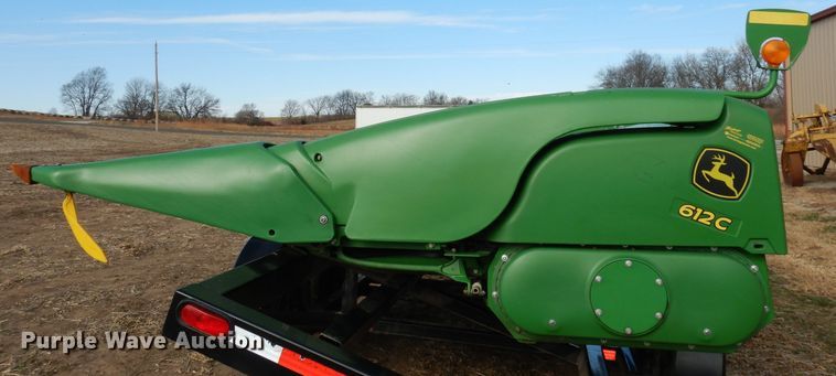 image for item DE2533 2014 John Deere 612C corn head