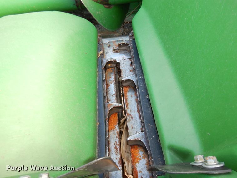 image for item DE2533 2014 John Deere 612C corn head