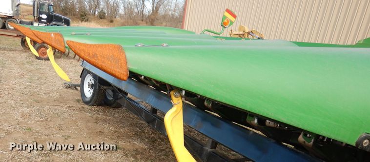 image for item DE2533 2014 John Deere 612C corn head