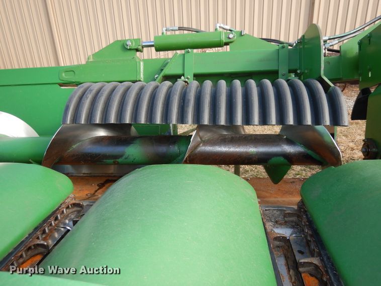 image for item DE2533 2014 John Deere 612C corn head