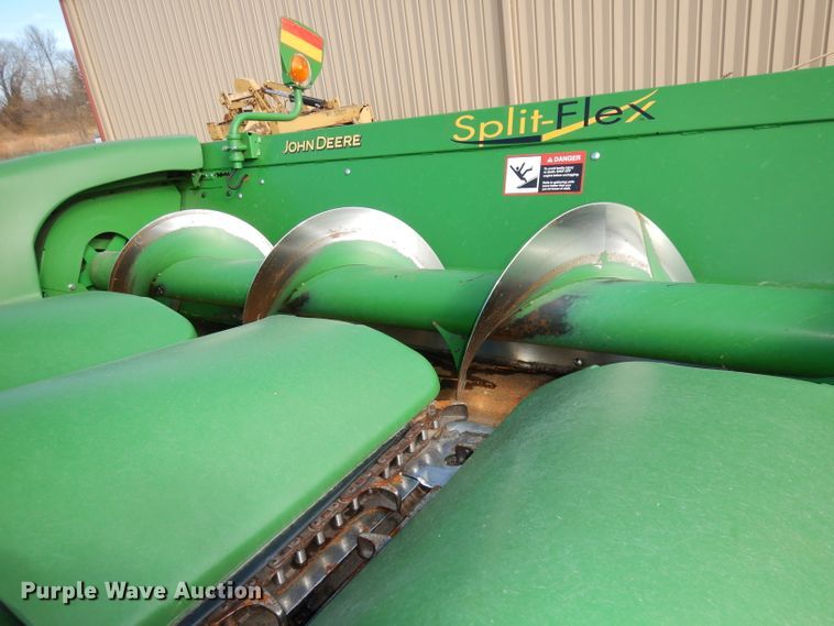 image for item DE2533 2014 John Deere 612C corn head