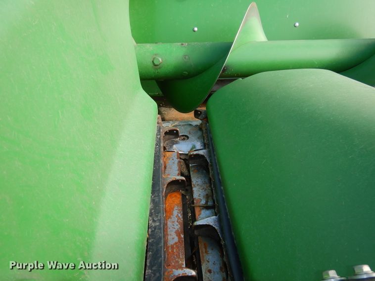 image for item DE2533 2014 John Deere 612C corn head