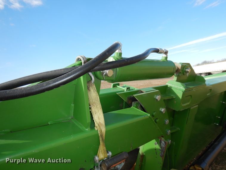 image for item DE2533 2014 John Deere 612C corn head