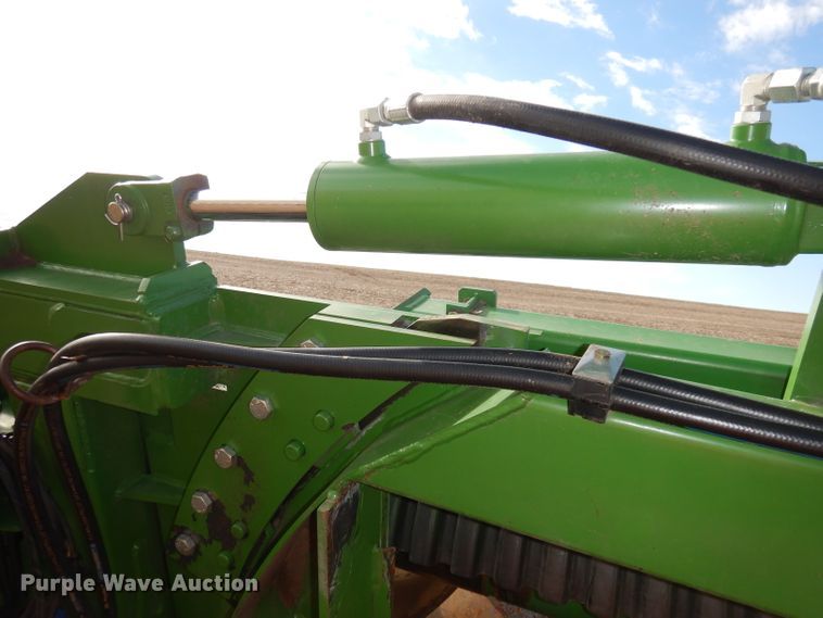 image for item DE2533 2014 John Deere 612C corn head