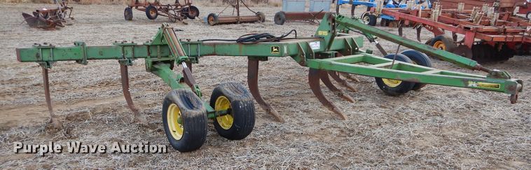 image for item DE2537 1990 John Deere 915 V-ripper