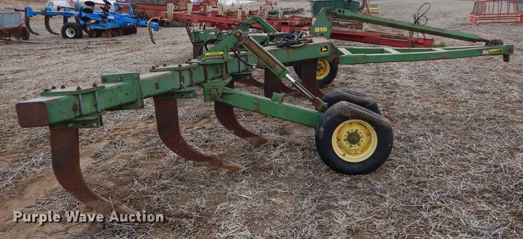 image for item DE2537 1990 John Deere 915 V-ripper