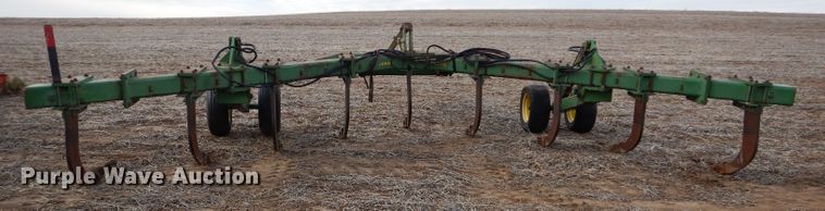image for item DE2537 1990 John Deere 915 V-ripper