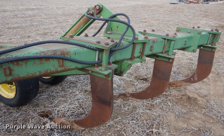 image for item DE2537 1990 John Deere 915 V-ripper