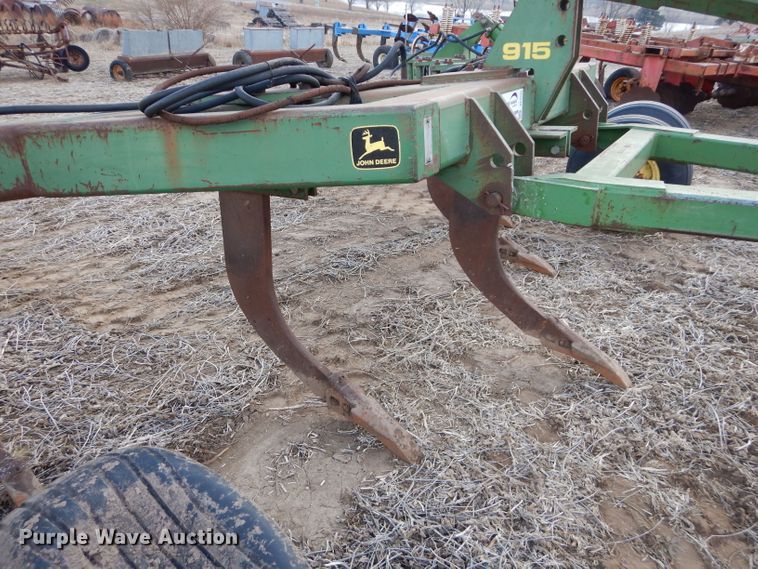 image for item DE2537 1990 John Deere 915 V-ripper