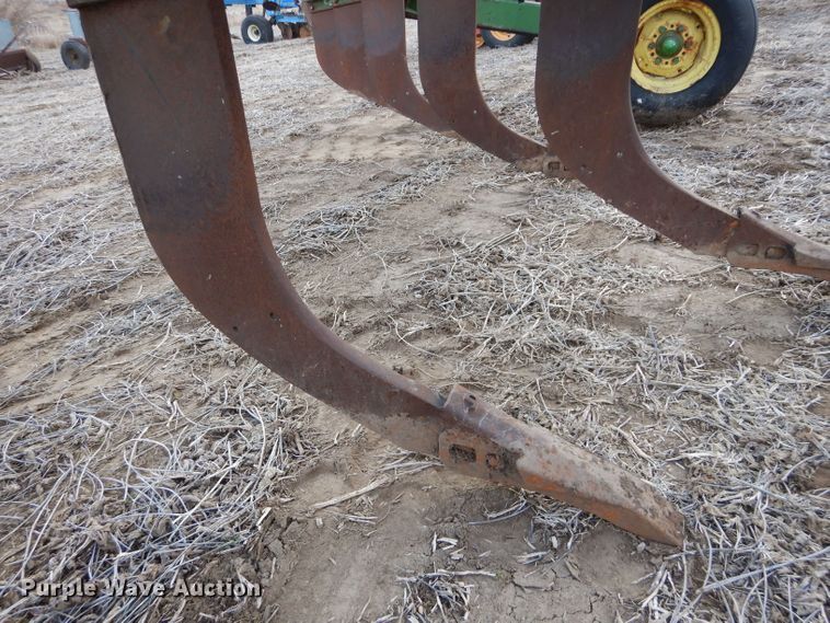 image for item DE2537 1990 John Deere 915 V-ripper