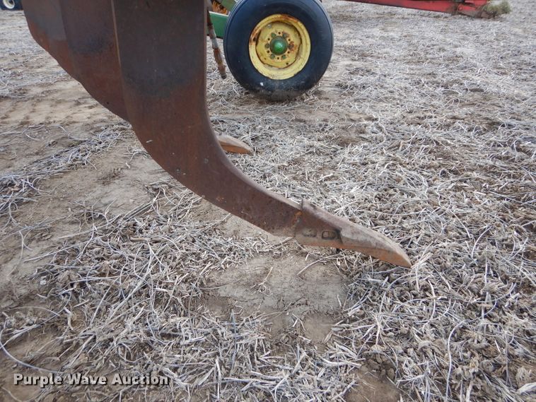 image for item DE2537 1990 John Deere 915 V-ripper