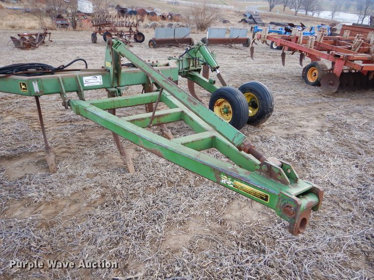 image for item DE2537 1990 John Deere 915 V-ripper