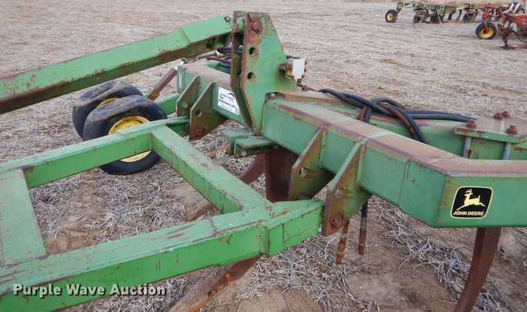 image for item DE2537 1990 John Deere 915 V-ripper