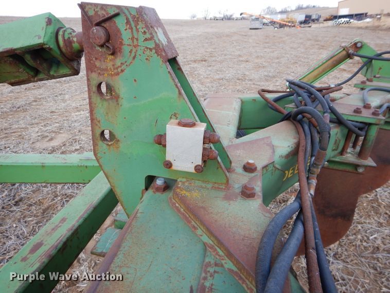 image for item DE2537 1990 John Deere 915 V-ripper