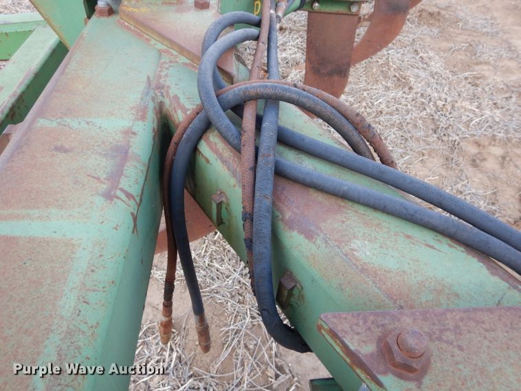 image for item DE2537 1990 John Deere 915 V-ripper