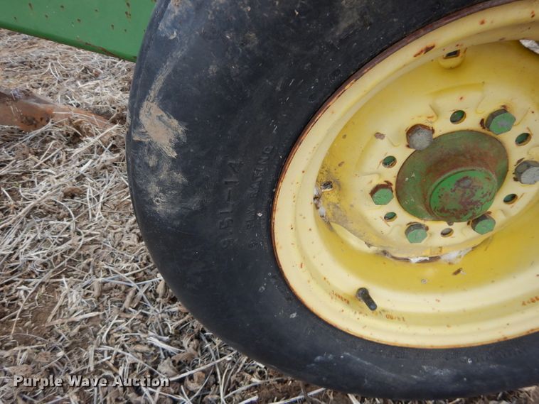 image for item DE2537 1990 John Deere 915 V-ripper