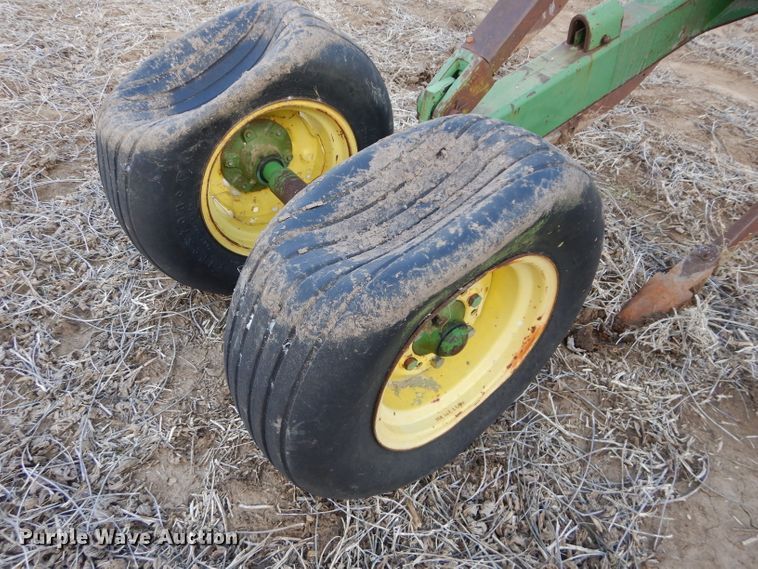 image for item DE2537 1990 John Deere 915 V-ripper