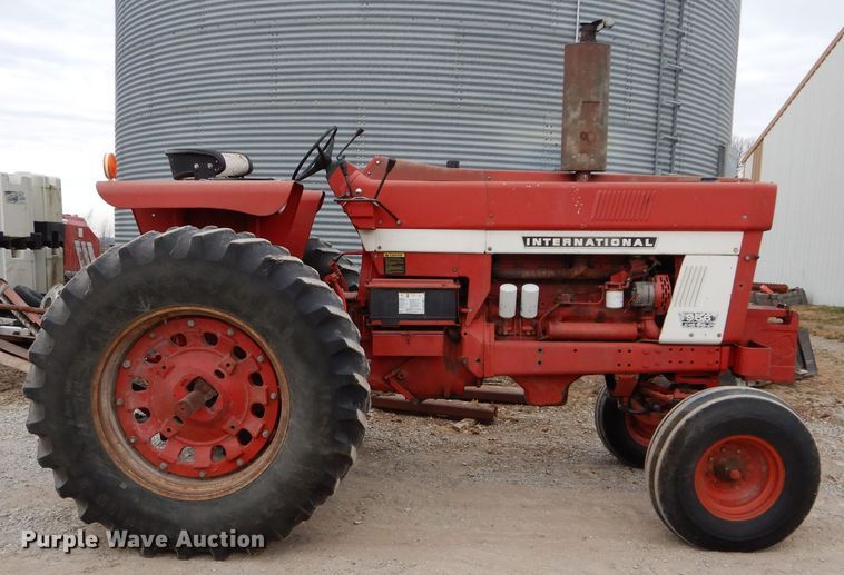 image for item DE2543 1974 International 966  tractor