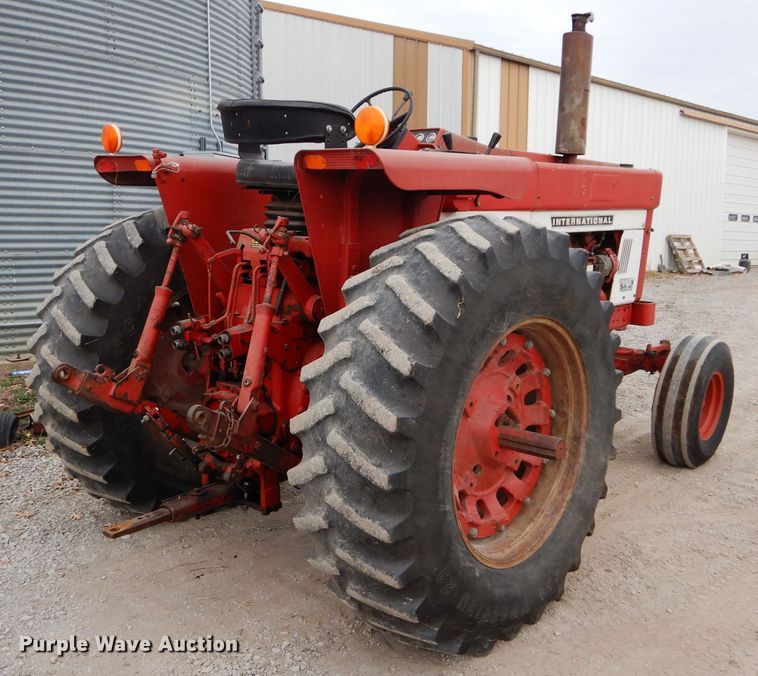 image for item DE2543 1974 International 966  tractor