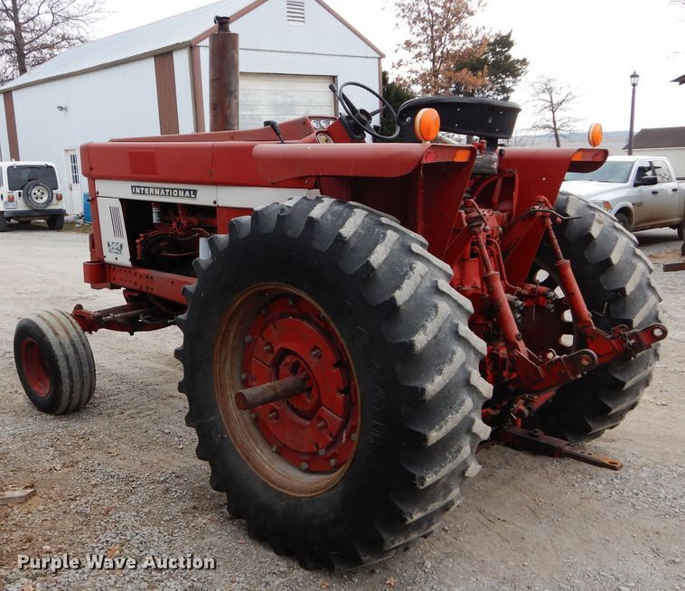 image for item DE2543 1974 International 966  tractor