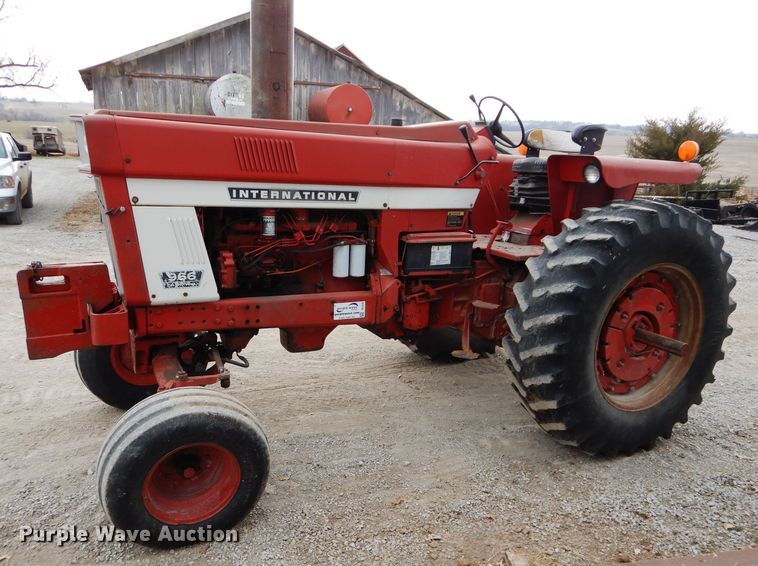 image for item DE2543 1974 International 966  tractor