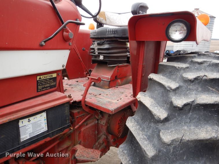 image for item DE2543 1974 International 966  tractor