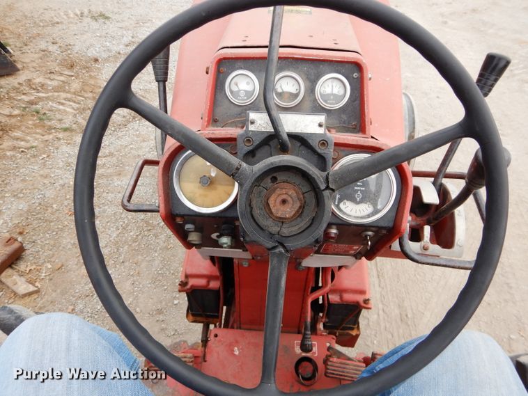 image for item DE2543 1974 International 966  tractor