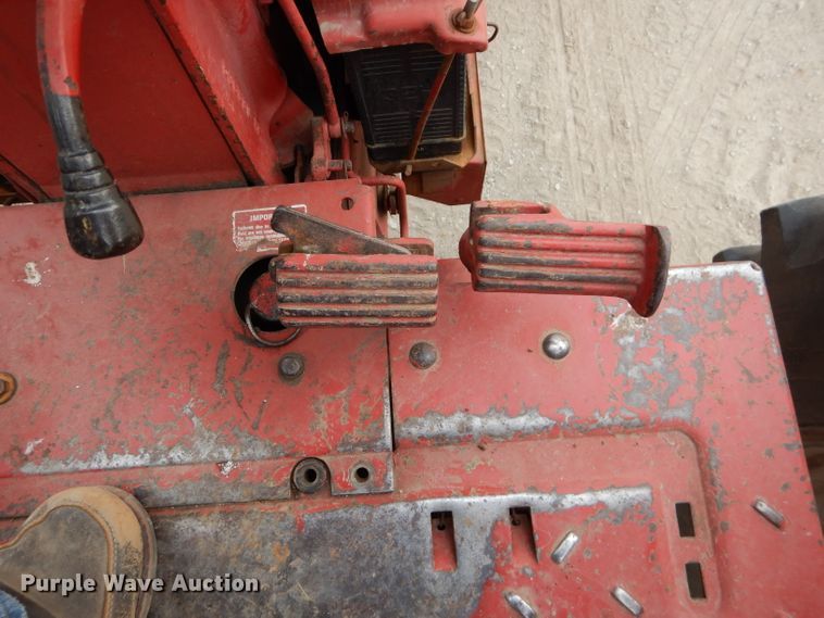 image for item DE2543 1974 International 966  tractor