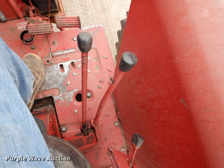 image for item DE2543 1974 International 966  tractor