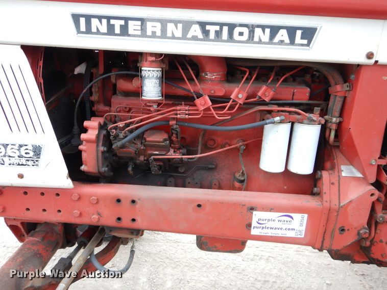 image for item DE2543 1974 International 966  tractor