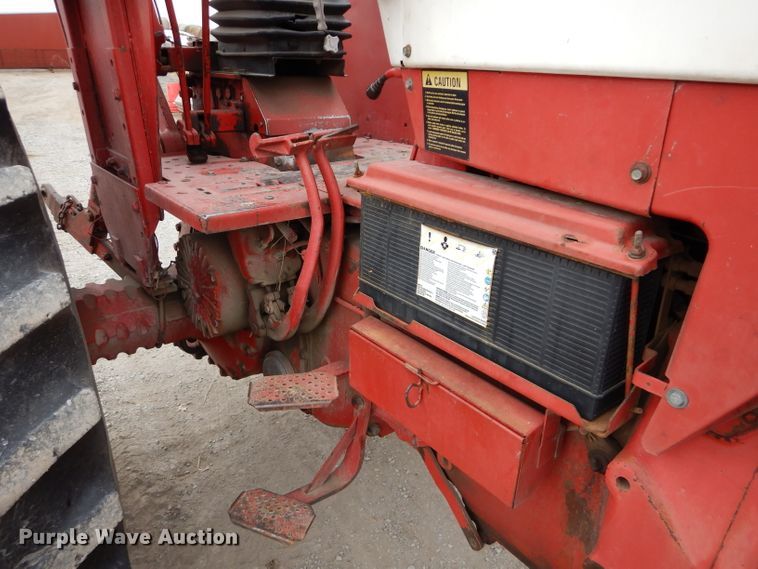 image for item DE2543 1974 International 966  tractor