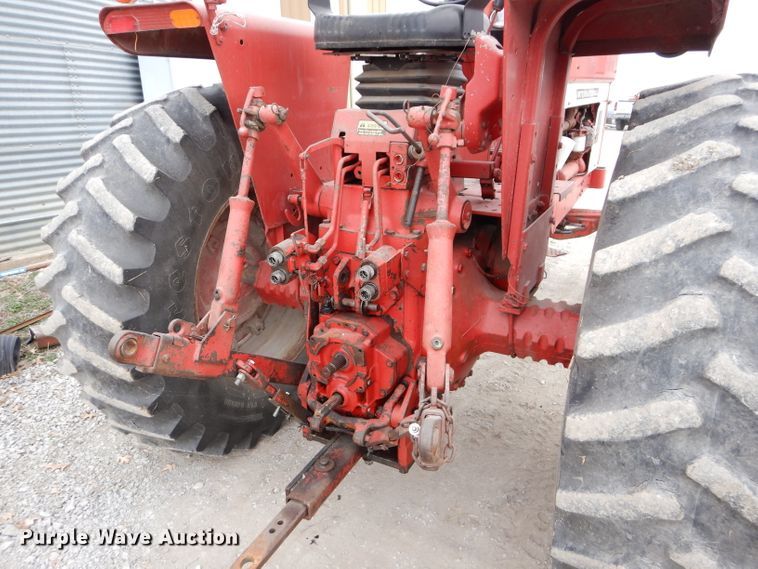 image for item DE2543 1974 International 966  tractor