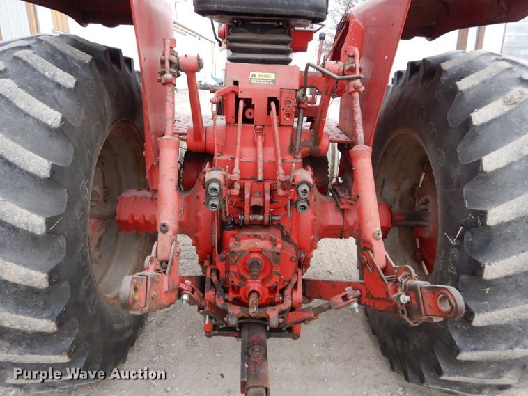 image for item DE2543 1974 International 966  tractor