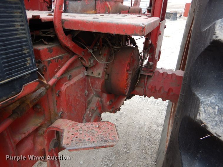 image for item DE2543 1974 International 966  tractor