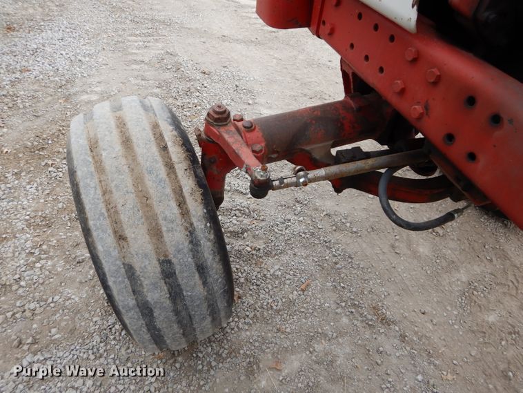 image for item DE2543 1974 International 966  tractor